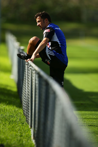 Del Piero warms up