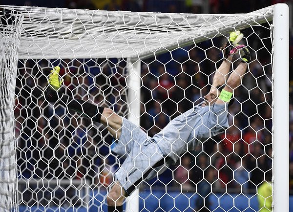 فرحة بوفون بعد فوز ايطاليا ضد بلجيكا - Buffon joy after Italy Vs Belgium 
