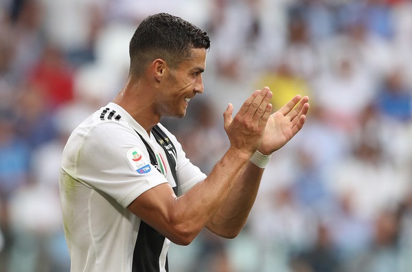 تصفيق كريستيانو رونالدو - Cristiano Ronaldo applause