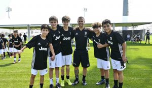 جيوفينكو خلال مشروع أكاديمية يوفنتوس 2023 مع الصغار - Giovinco during Juventus academy project ( train like a pro )