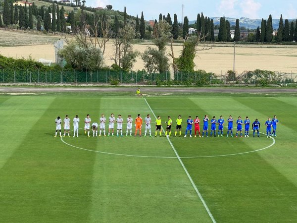 شباب يوفنتوس و امبولي قبل مباراتهم - Juventus & Empoli U19 teams